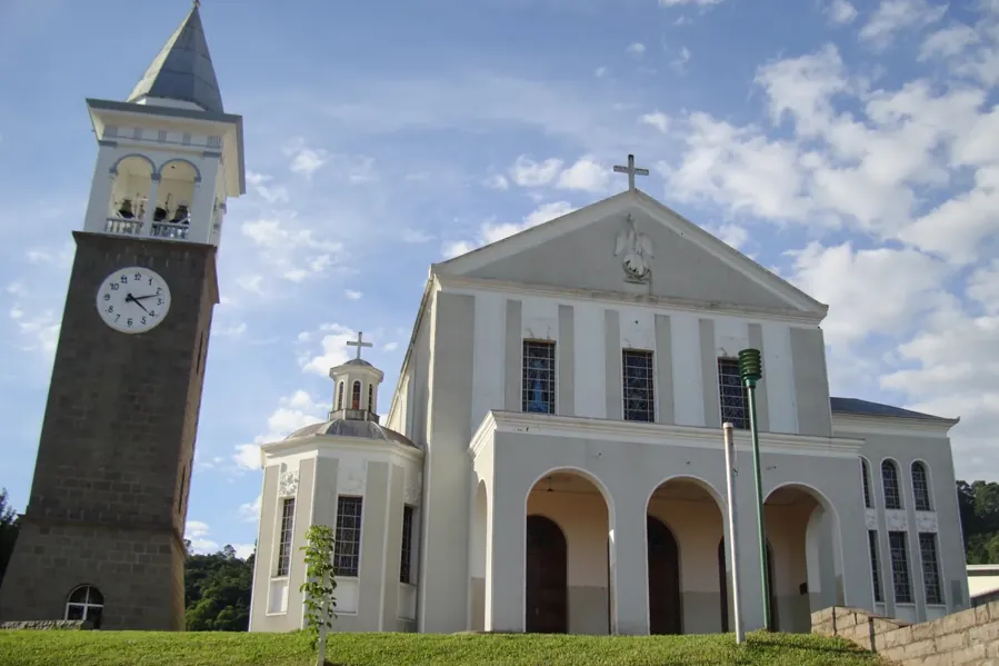Igreja de Santo Antônio, em Nova Pádua (RS). Foto: Eugenio Hansen, OFS, via Wikimedia Commons, CC BY-SA 3.0