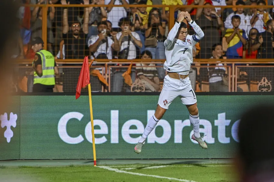 Cristiano Ronaldo em jogo das Eliminatórias em Erevan, em setembro de 2025. Foto: YantsImages, via Wikimedia Commons, CC BY-SA 4.0