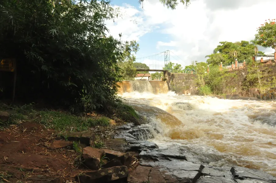 As cachoeiras do Parque dos Saltos, em Brotas (SP), a cidade de Daniel. Foto: Isack Ryuji Minowa / Wikimedia Commons, CC BY-SA 3.0