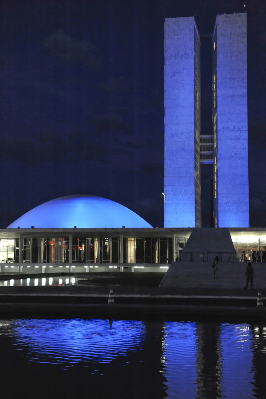 Congresso Nacional iluminado de azul no lançamento do Novembro Azul