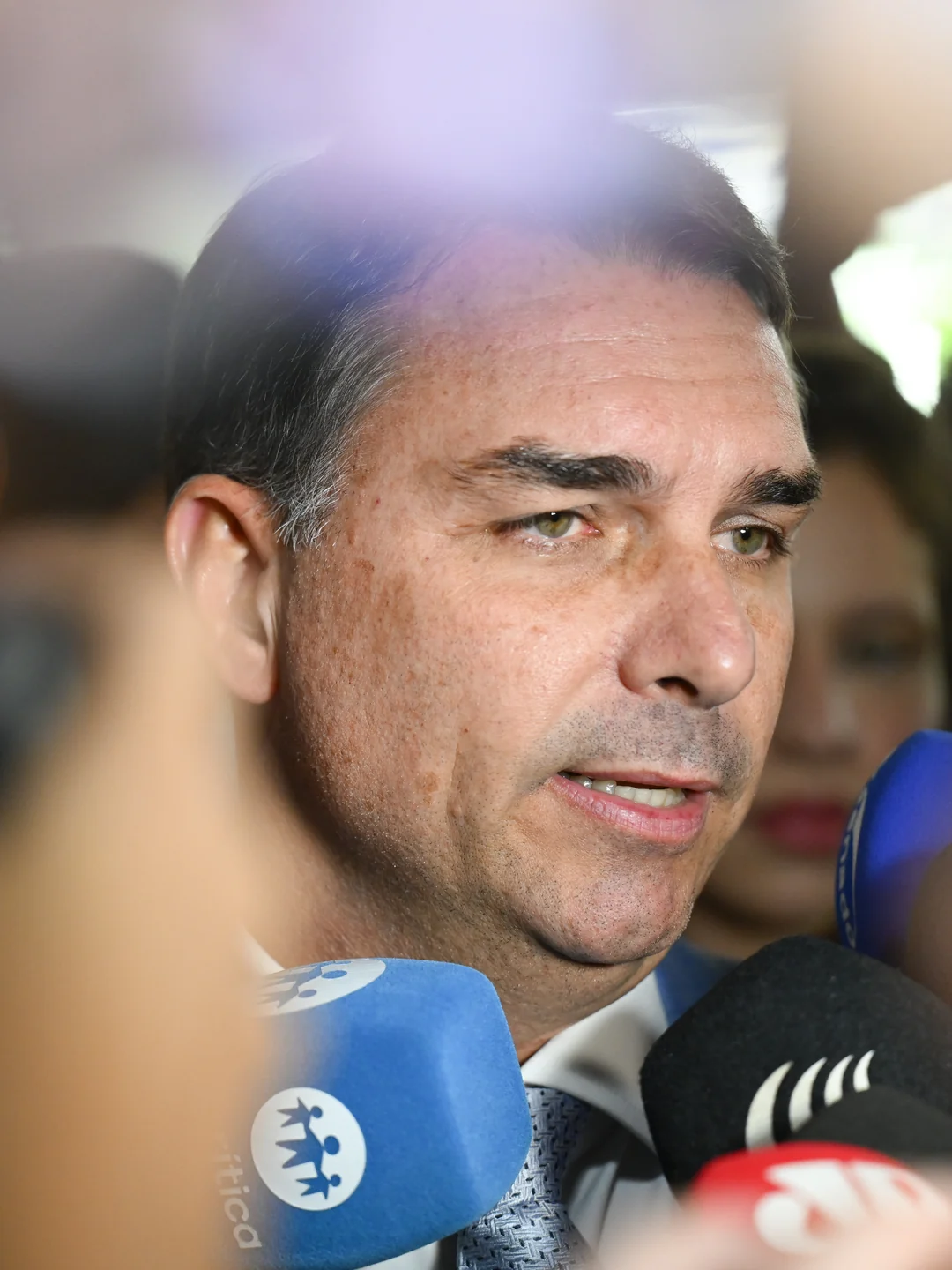 Flávio: fake news foi uma facada