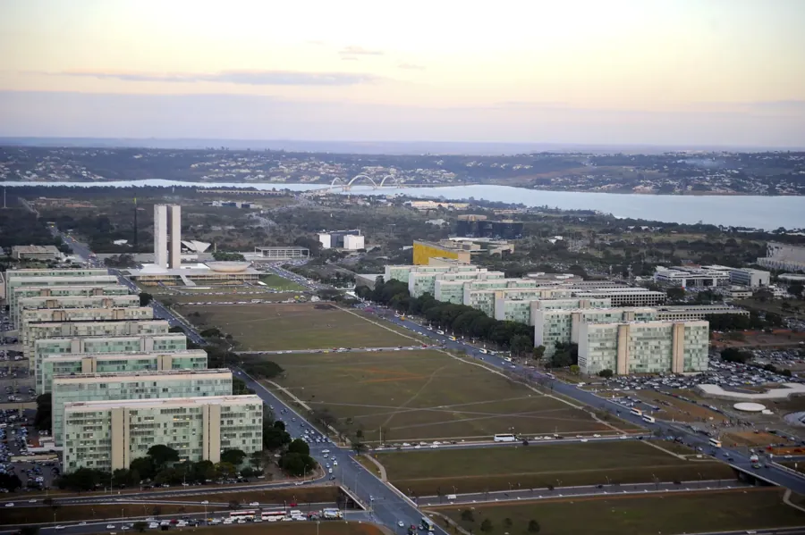 Esplanada dos Ministérios, em Brasília, onde ficam os órgãos que mais viajam. Foto: Ana Volpe/Agência Senado, via Wikimedia Commons, CC BY 2.0