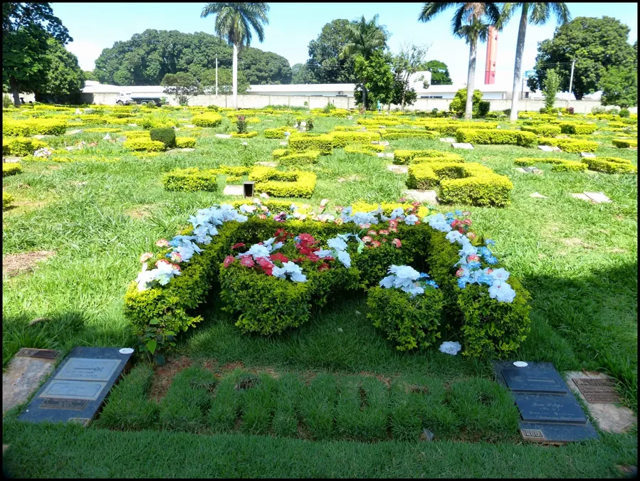 Túmulo de Leandro no Cemitério Parque Jardim das Palmeiras, em Goiânia. Foto: Nandocunha1411, CC BY-SA 4.0