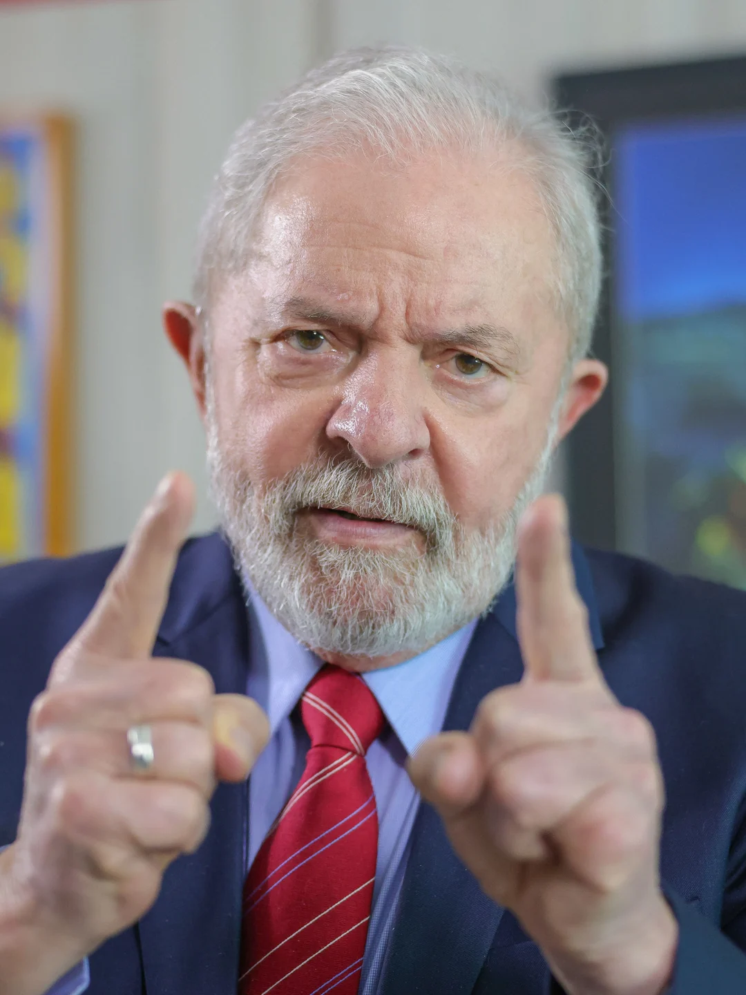 Escondia a mão no bolso