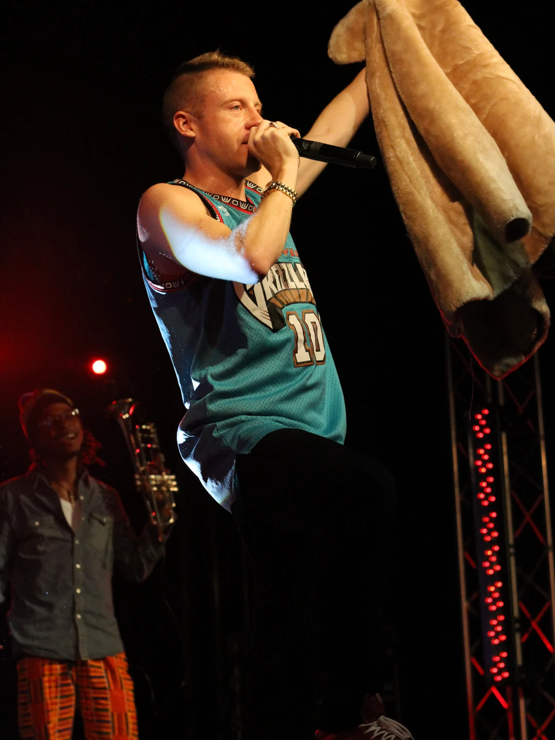 Macklemore contra o estádio