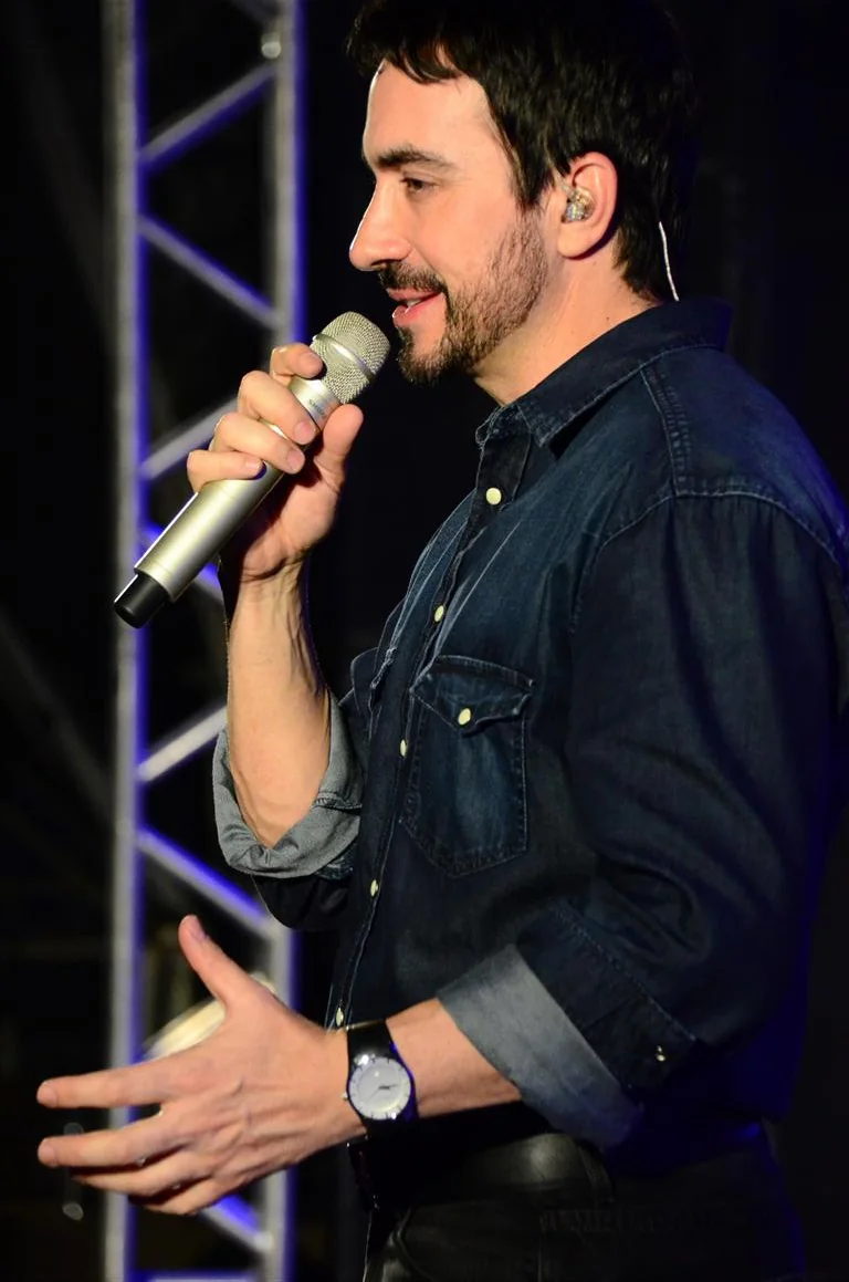Padre Fábio de Melo em show em Votuporanga (SP), em 2014. Foto: Ascom Prefeitura de Votuporanga, CC BY 2.0