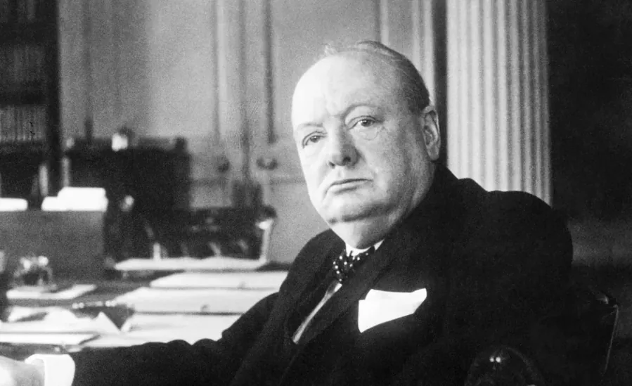 Winston Churchill, primeiro-ministro, 1940. Foto: Imperial War Museums, domínio público