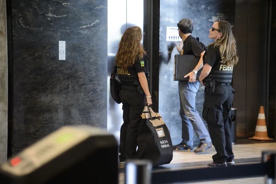 Agentes da Polícia Federal em operação de 2016. Imagem ilustrativa. Foto: Tânia Rêgo / Agência Brasil, via Wikimedia Commons, CC BY 3.0 BR