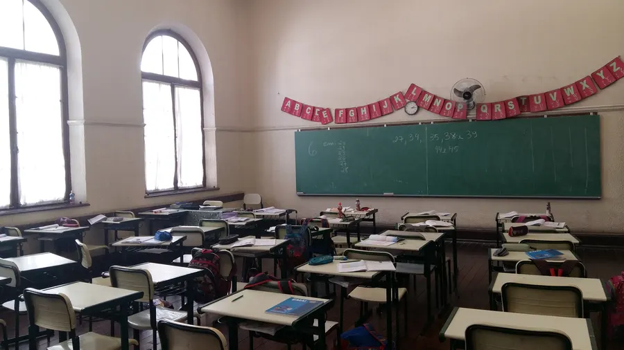 Sala de aula de escola pública. Imagem ilustrativa. Foto: Camila Del Manto Bomtempo, via Wikimedia Commons, CC BY-SA 4.0
