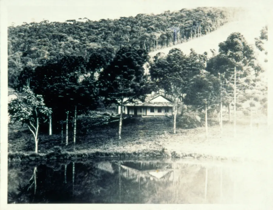 A casa da fazenda Cabangu, em Minas Gerais, onde Santos Dumont nasceu. Foto: acervo do Museu Paulista da USP, domínio público